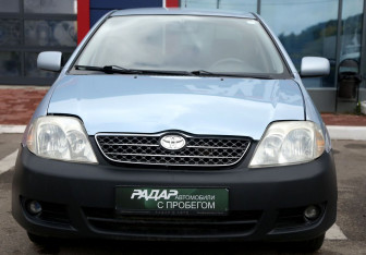 Подержанный автомобиль Toyota Corolla Sedan 2004 года (2 фото)