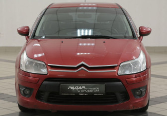 Подержанный автомобиль Citroen C4 Hatchback 2010 года (6 фото)