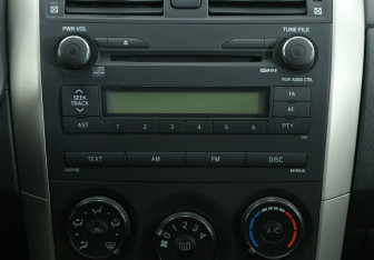 Подержанный автомобиль Toyota Corolla Sedan 2007 года (13 фото)