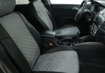 Подержанный автомобиль Kia Cerato Sedan 2010 года (10 фото)