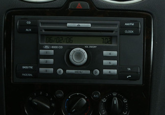 Подержанный автомобиль Ford Focus Sedan 2006 года (13 фото)