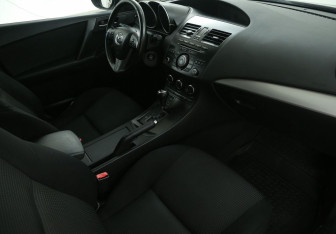 Подержанный автомобиль Mazda 3 Sedan 2012 года (9 фото)