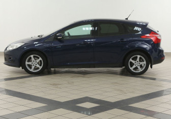Подержанный автомобиль Ford Focus Hatchback 2012 года (7 фото)