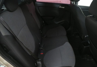 Подержанный автомобиль Hyundai Solaris Hatchback 2011 года (11 фото)