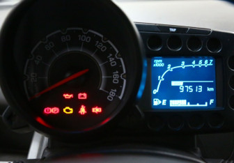 Подержанный автомобиль Chevrolet Spark 2011 года (10 фото)
