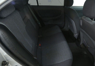 Подержанный автомобиль Hyundai Elantra Sedan 2004 года (11 фото)