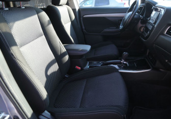 Подержанный автомобиль Mitsubishi Outlander 2018 года (10 фото)