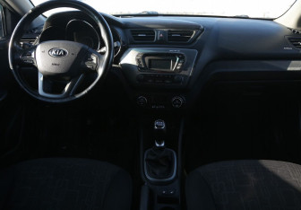 Подержанный автомобиль Kia Rio Sedan 2014 года (12 фото)