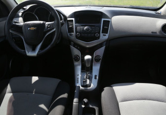Подержанный автомобиль Chevrolet Cruze Hatchback 2012 года (12 фото)