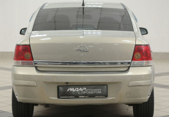 Подержанный автомобиль Opel Astra Sedan 2008 года (3 фото)