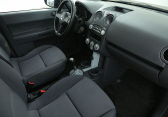 Подержанный автомобиль Mitsubishi Colt Hatchback 2006 года (9 фото)