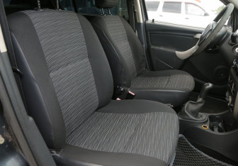 Подержанный автомобиль Renault Sandero 2010 года (10 фото)