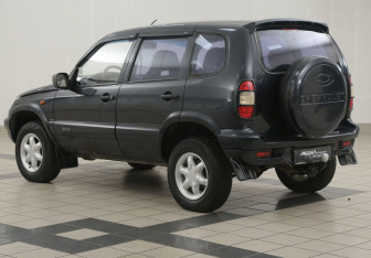 Подержанный автомобиль Chevrolet Niva 2006 года (2 фото)