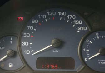 Подержанный автомобиль Peugeot 1007 2006 года (17 фото)