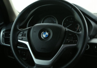 Подержанный автомобиль BMW X5 2017 года (16 фото)