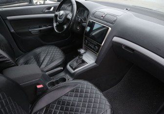 Подержанный автомобиль Skoda Octavia Liftback 2012 года (9 фото)