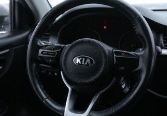 Подержанный автомобиль Kia Rio Sedan 2018 года (26 фото)