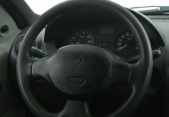 Подержанный автомобиль Renault Logan Sedan 2006 года (16 фото)
