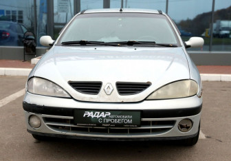 Подержанный автомобиль Renault Megane Sedan 2001 года (2 фото)