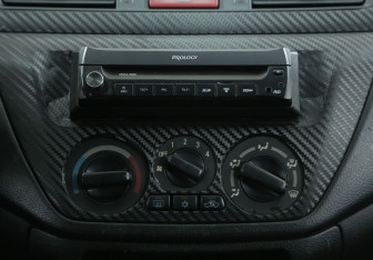 Подержанный автомобиль Mitsubishi Lancer Sedan 2006 года (13 фото)