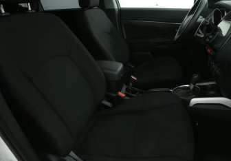 Подержанный автомобиль Mitsubishi ASX 2013 года (10 фото)