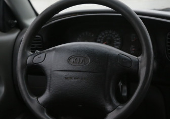 Подержанный автомобиль Kia Spectra Sedan 2006 года (16 фото)