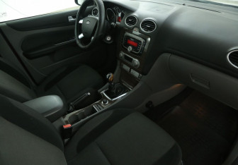 Подержанный автомобиль Ford Focus Sedan 2008 года (9 фото)