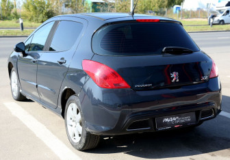 Подержанный автомобиль Peugeot 308 Hatchback 2009 года (4 фото)