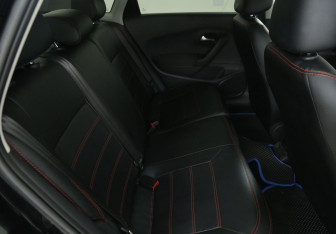 Подержанный автомобиль Volkswagen Polo Sedan 2013 года (11 фото)