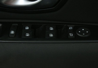 Подержанный автомобиль Renault Fluence 2011 года (17 фото)