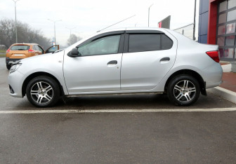 Подержанный автомобиль Renault Logan Sedan 2015 года (8 фото)