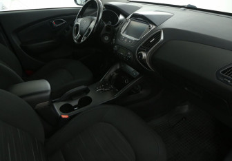 Подержанный автомобиль Hyundai ix35 2014 года (9 фото)