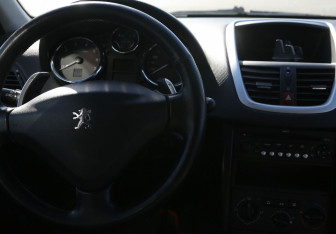 Подержанный автомобиль Peugeot 207 Hatchback 2008 года (14 фото)
