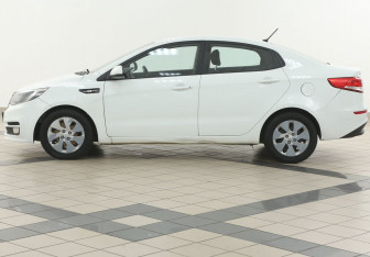 Подержанный автомобиль Kia Rio Sedan 2016 года (7 фото)