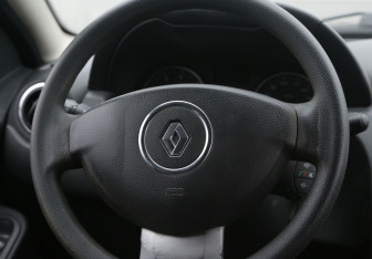 Подержанный автомобиль Renault Duster 2014 года (16 фото)