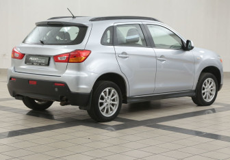Подержанный автомобиль Mitsubishi ASX 2011 года (4 фото)
