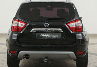 Подержанный автомобиль Nissan Terrano 2015 года (3 фото)