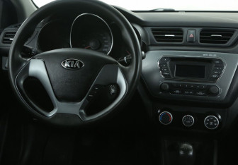 Подержанный автомобиль Kia Rio Sedan 2015 года (14 фото)