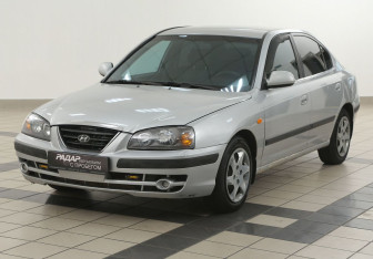 Подержанный автомобиль Hyundai Elantra Sedan 2004 года (8 фото)