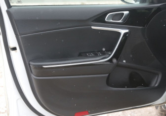 Подержанный автомобиль Kia Ceed Hatchback 2018 года (24 фото)