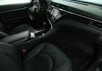 Подержанный автомобиль Toyota Camry Sedan 2019 года (9 фото)