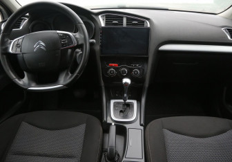 Подержанный автомобиль Citroen C4 Sedan 2013 года (12 фото)