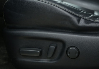 Подержанный автомобиль Toyota RAV4 2017 года (18 фото)