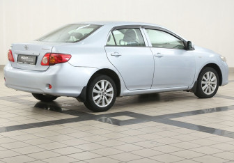 Подержанный автомобиль Toyota Corolla Sedan 2007 года (4 фото)