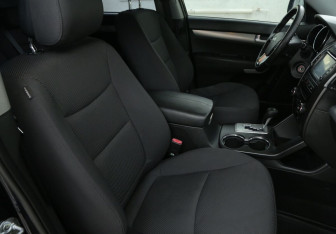 Подержанный автомобиль Kia Sorento 2010 года (10 фото)