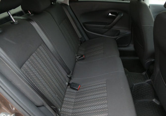 Подержанный автомобиль Volkswagen Polo Sedan 2016 года (11 фото)