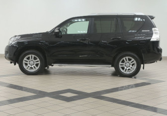 Подержанный автомобиль Toyota Land Cruiser Prado 2011 года (7 фото)