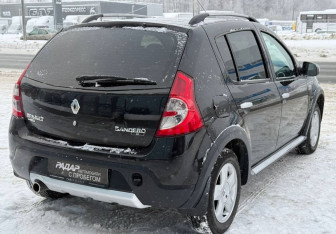 Подержанный автомобиль Renault Sandero 2014 года (8 фото)