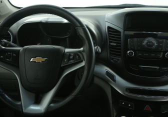 Подержанный автомобиль Chevrolet Orlando 2012 года (14 фото)