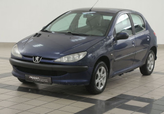Подержанный автомобиль Peugeot 206 Hatchback 2004 года (8 фото)